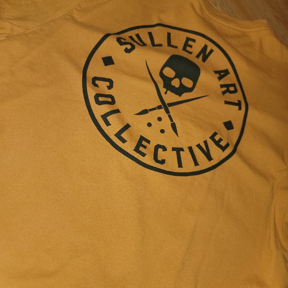 MENS SULLEN ART COLLECTIVE MUSTARD LOGO T SHIRT LARGE